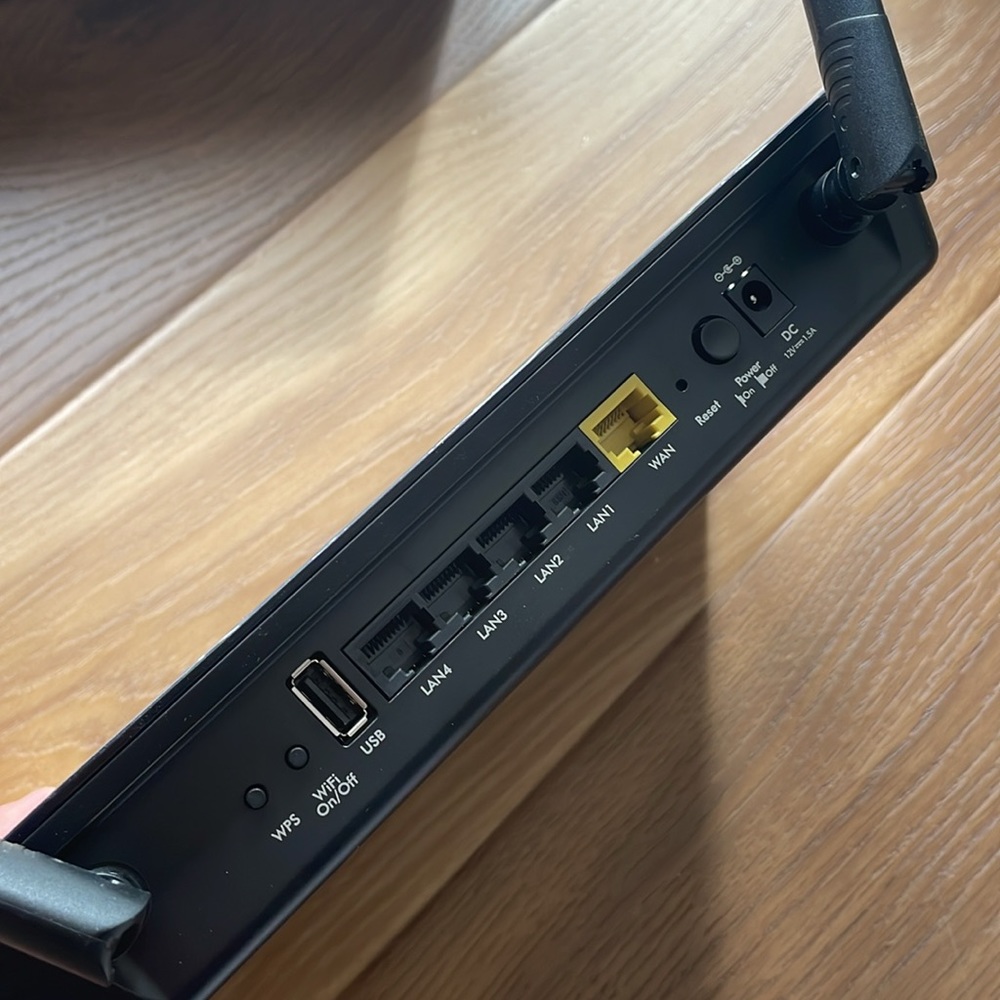 NETGEAR AC1200 Smart WiFi Router - Picture 4 of 6